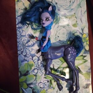 Monster High Avea Trotter Centaur Doll FREE GIFT WITH PURCHASE